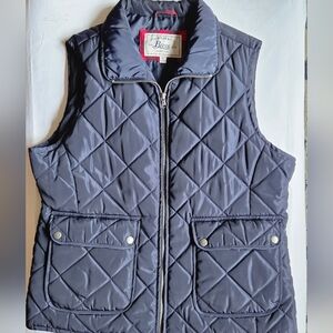 Bass Quilted Heavyweight  Navy Blue Vest with Pockets.     Lg In NWOT Condition